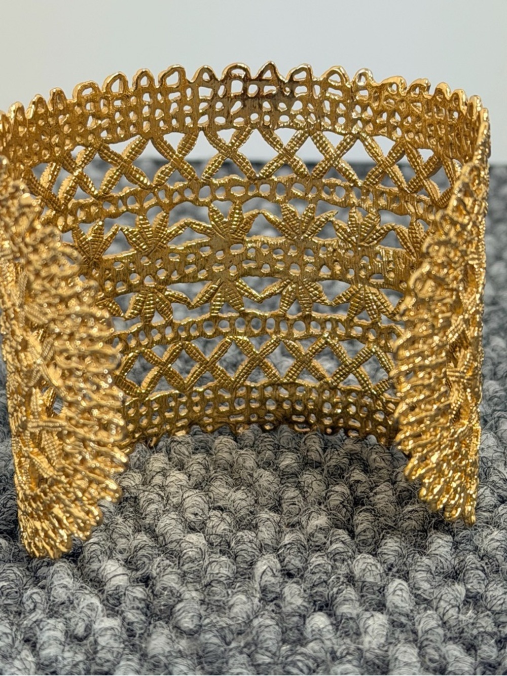 Stella & Dot Alila Lace Gold Cuff Bracelet Statement Piece - Picture 4 of 4